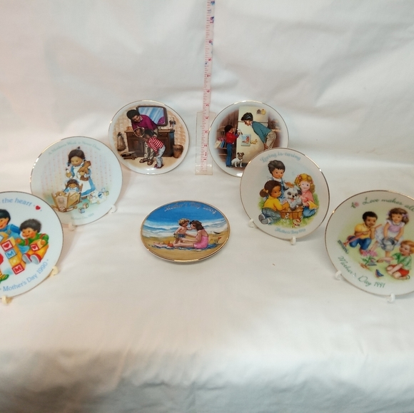 𝅺VINTAGE Avon mother's day plates (set of seven) - Picture 2 of 8